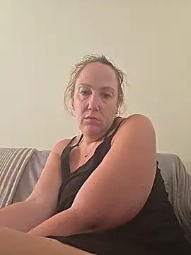 Wisie Cutie online show from May 21, 2026, 3:42 pm