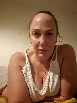 Snapshot of Wisie_Cutie chatting on November 2, 2025, 12:04 am Wisie Cutie online show from November 2, 2025, 12:04 am