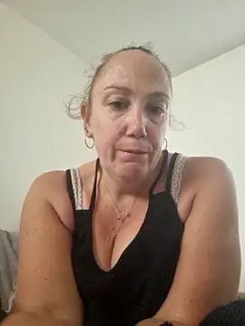 Snapshot of Wisie_Cutie chatting on October 16, 2025, 1:08 pm Wisie Cutie online show from October 16, 2025, 1:08 pm