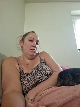 Snapshot of Wisie_Cutie chatting on March 13, 2025, 4:01 pm Wisie Cutie online show from March 13, 2025, 4:01 pm