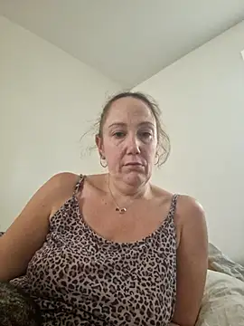 Snapshot of Wisie_Cutie chatting on October 30, 2025, 2:04 pm Wisie Cutie online show from October 30, 2025, 2:04 pm