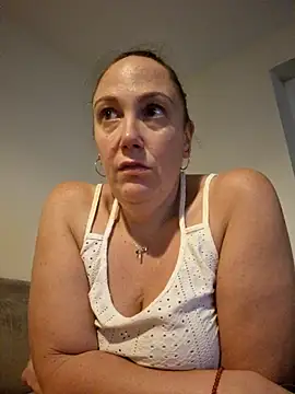 Snapshot of Wisie_Cutie chatting on November 2, 2025, 6:02 pm Wisie Cutie online show from November 2, 2025, 6:02 pm