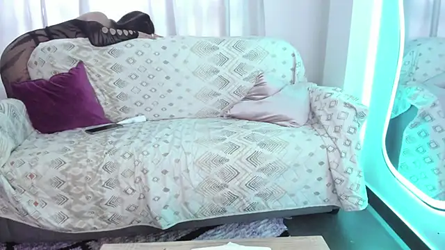 KAROLIVONNE online show from February 24, 2026, 8:42 pm