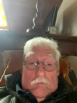 Snapshot of Steffibi1954 chatting on November 2, 2025, 10:20 am Steffibi1954 online show from November 2, 2025, 10:20 am