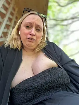 Snapshot of BBW_Nora chatting on April 24, 2026, 9:55 am BBW Nora online show from April 24, 2026, 9:55 am