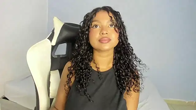Snapshot of chloe_ebony_ chatting on January 11, 2025, 8:54 pm chloe ebony  online show from January 11, 2025, 8:54 pm