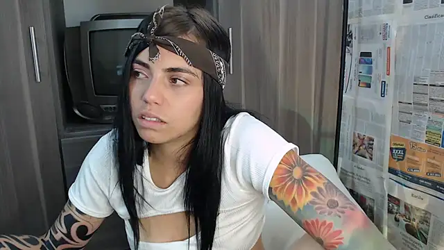 i am nina  online show from February 26, 2025, 12:41 am