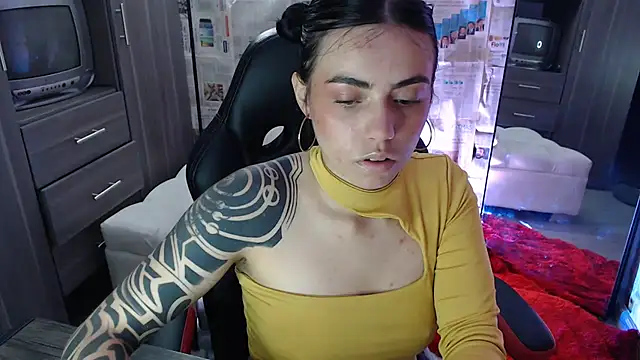 i am nina  online show from September 15, 2025, 12:22 am