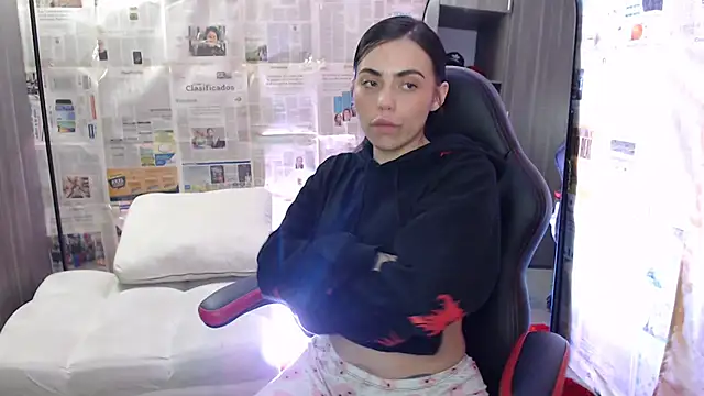 i am nina  online show from September 18, 2025, 5:21 am