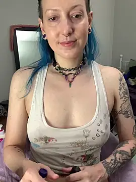 Snapshot of MissCumberdale chatting on December 19, 2025, 6:21 pm MissCumberdale online show from December 19, 2025, 6:21 pm