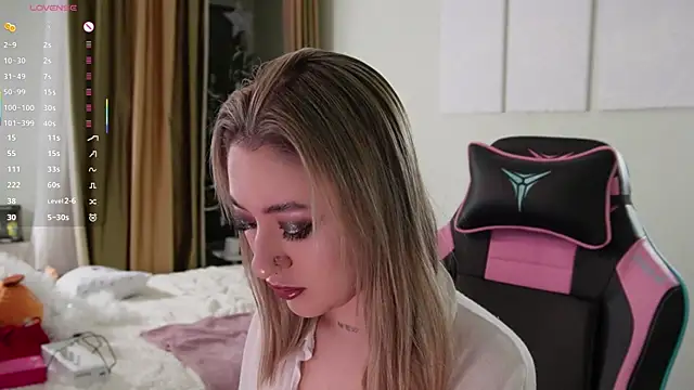 Fiona-Love online show from December 21, 2025, 5:25 pm