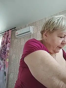 Snapshot of EffectFiona chatting on April 6, 2026, 3:57 am EffectFiona online show from April 6, 2026, 3:57 am