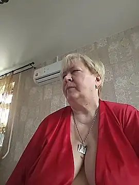 Snapshot of EffectFiona chatting on April 12, 2026, 12:41 pm EffectFiona online show from April 12, 2026, 12:41 pm
