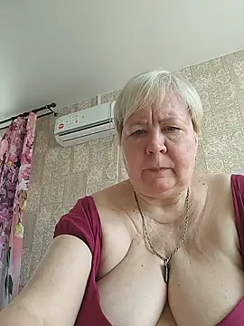Snapshot of EffectFiona chatting on April 6, 2026, 4:46 am EffectFiona online show from April 6, 2026, 4:46 am