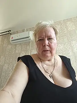 Snapshot of EffectFiona chatting on May 24, 2026, 4:12 am EffectFiona online show from May 24, 2026, 4:12 am