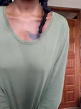 Prettybecs online show from March 11, 2025, 10:18 am