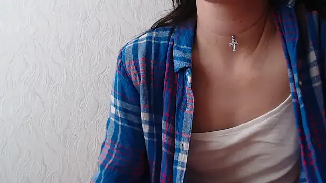 HoneyWiles online show from February 21, 2025, 12:27 pm