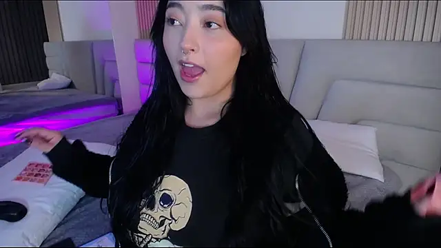 Miss Loise online show from November 24, 2025, 4:12 am