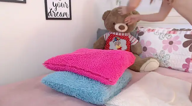 Snapshot of Joliet chatting on February 19, 2025, 2:23 am Joliet online show from February 19, 2025, 2:23 am