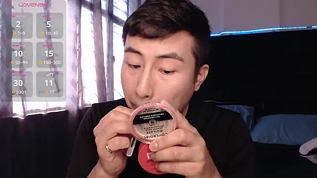 andrewmhilton  online show from February 10, 2026, 8:41 pm