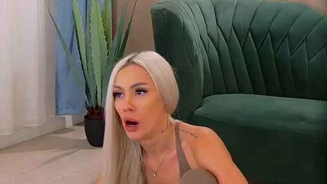 Bailey Rush online show from November 15, 2025, 1:37 pm