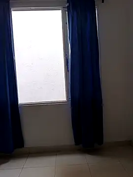 ElizabethBell  online show from April 15, 2026, 12:42 pm