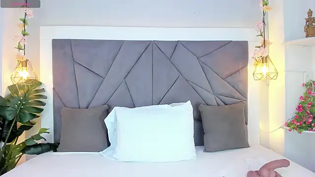 KiarhaTrixie online show from September 9, 2025, 11:19 am