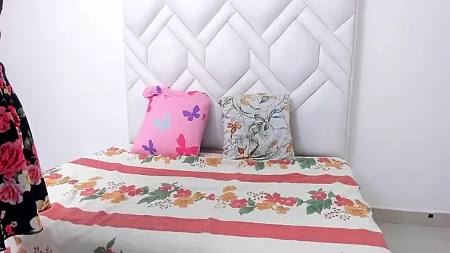 MatureHorny 70 online show from October 30, 2025, 9:33 pm