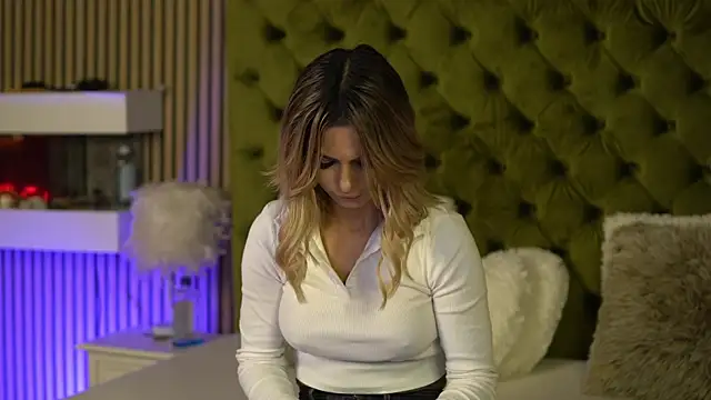 TiffanyMaze online show from September 11, 2025, 6:13 am