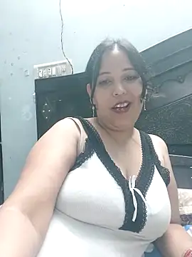 Snapshot of Poojabhabi101 chatting on May 4, 2026, 5:27 pm Poojabhabi101 online show from May 4, 2026, 5:27 pm