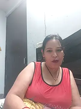 Snapshot of Poojabhabi101 chatting on May 4, 2026, 5:11 am Poojabhabi101 online show from May 4, 2026, 5:11 am