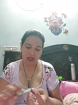 Snapshot of Poojabhabi101 chatting on May 24, 2026, 5:29 am Poojabhabi101 online show from May 24, 2026, 5:29 am
