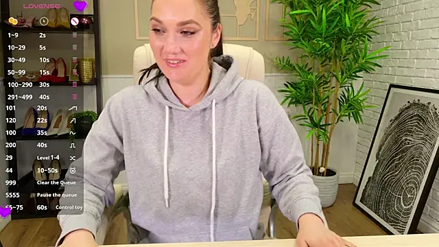 Snapshot of SelineSole chatting on April 9, 2026, 3:40 pm SelineSole online show from April 9, 2026, 3:40 pm