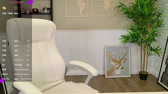 SelineSole online show from December 2, 2025, 5:03 pm