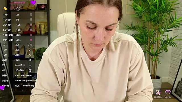 Snapshot of SelineSole chatting on March 10, 2026, 4:11 pm SelineSole online show from March 10, 2026, 4:11 pm