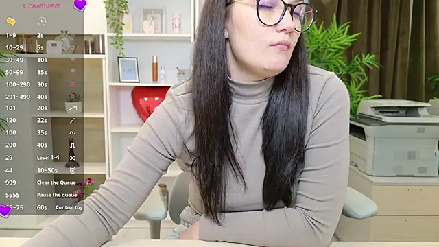 Snapshot of SelineSole chatting on March 24, 2026, 4:07 pm SelineSole online show from March 24, 2026, 4:07 pm