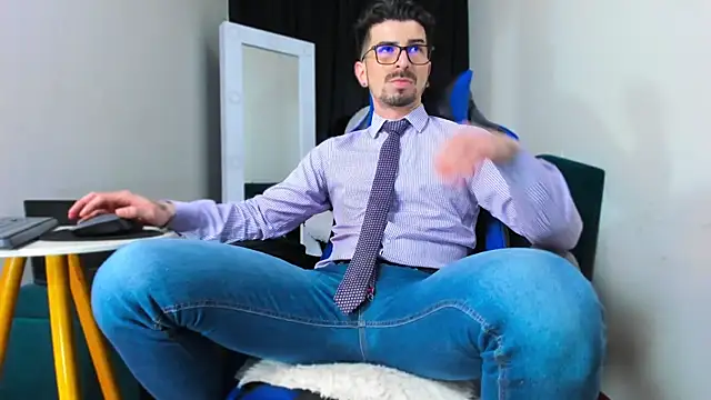 Snapshot of LiamCossio_ chatting on January 11, 2025, 10:51 pm LiamCossio  online show from January 11, 2025, 10:51 pm