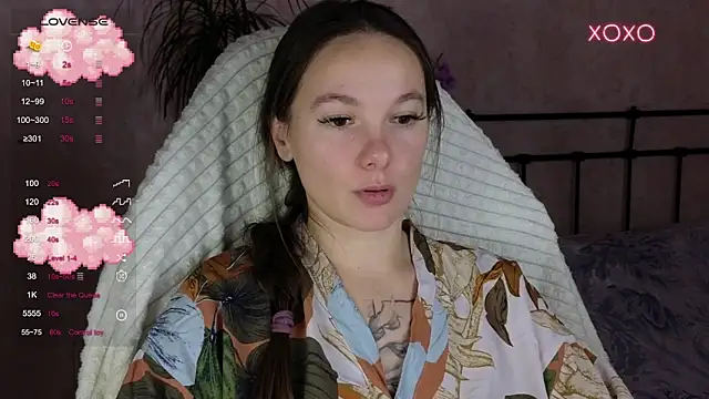 Snapshot of lil_luna_x chatting on November 13, 2025, 10:24 pm lil luna x online show from November 13, 2025, 10:24 pm