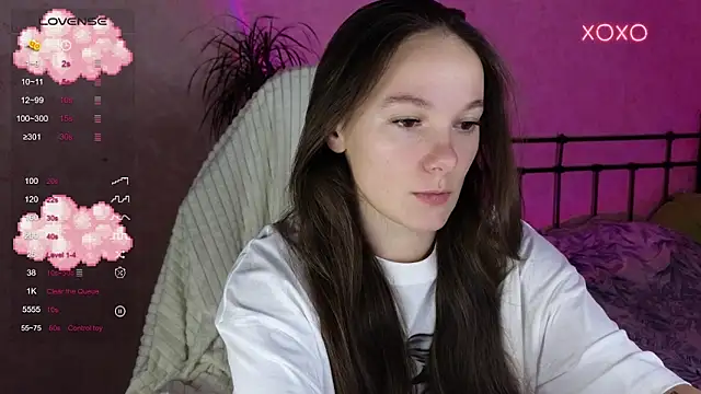 Snapshot of lil_luna_x chatting on December 5, 2025, 5:44 pm lil luna x online show from December 5, 2025, 5:44 pm