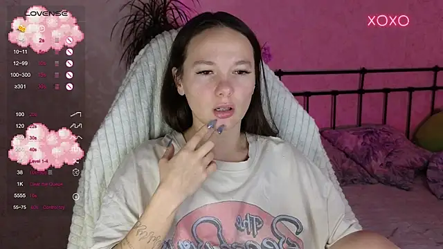 Snapshot of lil_luna_x chatting on November 30, 2025, 2:07 pm lil luna x online show from November 30, 2025, 2:07 pm