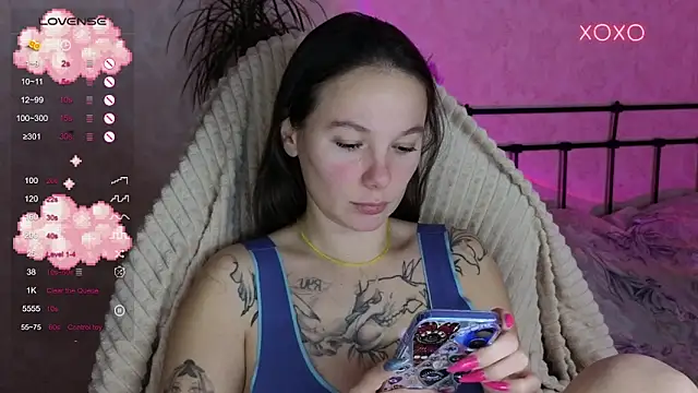 Snapshot of lil_luna_x chatting on December 14, 2025, 8:36 pm lil luna x online show from December 14, 2025, 8:36 pm