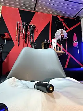 mal x online show from September 30, 2025, 2:01 pm