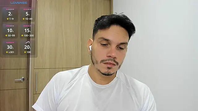 Snapshot of alejandro_stark chatting on October 22, 2025, 10:04 am alejandro stark online show from October 22, 2025, 10:04 am