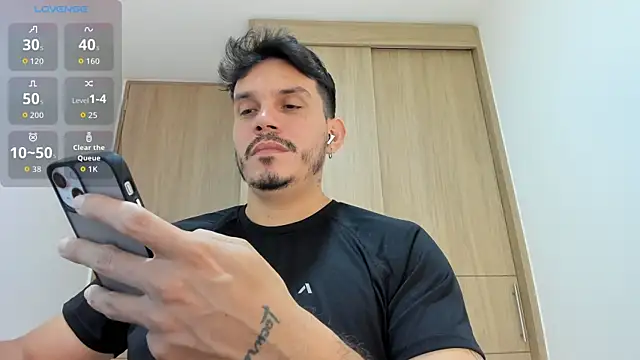 Snapshot of alejandro_stark chatting on October 29, 2025, 4:00 am alejandro stark online show from October 29, 2025, 4:00 am