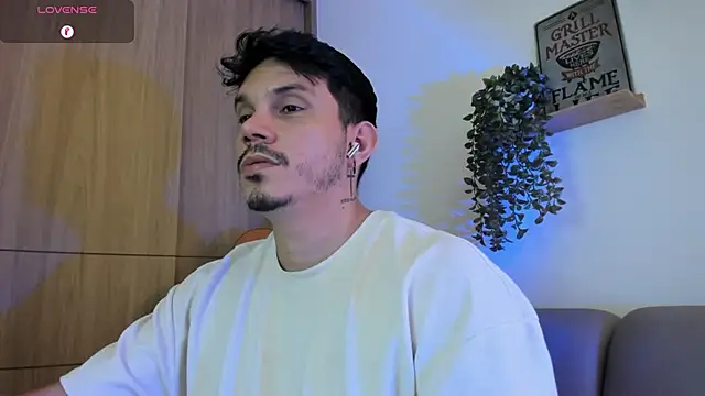 Snapshot of alejandro_stark chatting on May 1, 2026, 3:33 am alejandro stark online show from May 1, 2026, 3:33 am