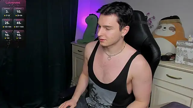 Snapshot of Vincent_Strong chatting on December 21, 2025, 1:46 pm Vincent Strong online show from December 21, 2025, 1:46 pm