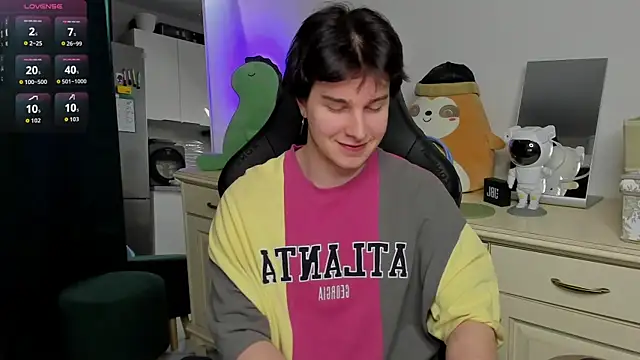 Snapshot of Vincent_Strong chatting on April 10, 2026, 1:18 pm Vincent Strong online show from April 10, 2026, 1:18 pm