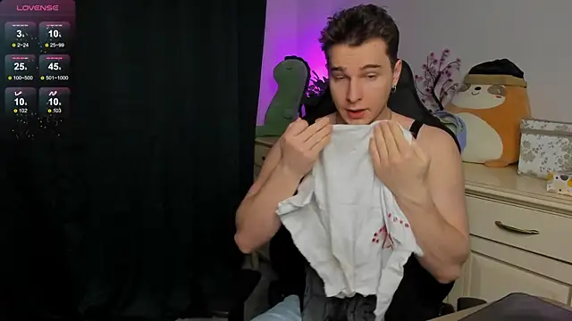 Snapshot of Vincent_Strong chatting on December 5, 2025, 9:19 am Vincent Strong online show from December 5, 2025, 9:19 am