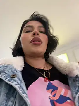 Snapshot of GigiiStone chatting on February 9, 2025, 7:41 pm GigiiStone online show from February 9, 2025, 7:41 pm