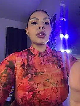 Snapshot of GigiiStone chatting on December 22, 2025, 10:21 pm GigiiStone online show from December 22, 2025, 10:21 pm